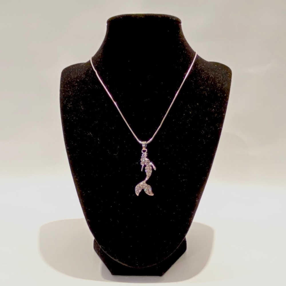 Adorable mermaid necklace